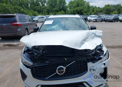 2025 Volvo Xc60 B5 Plus z USA, uszkodzony, nr VIN YV4M12RC6S1165620